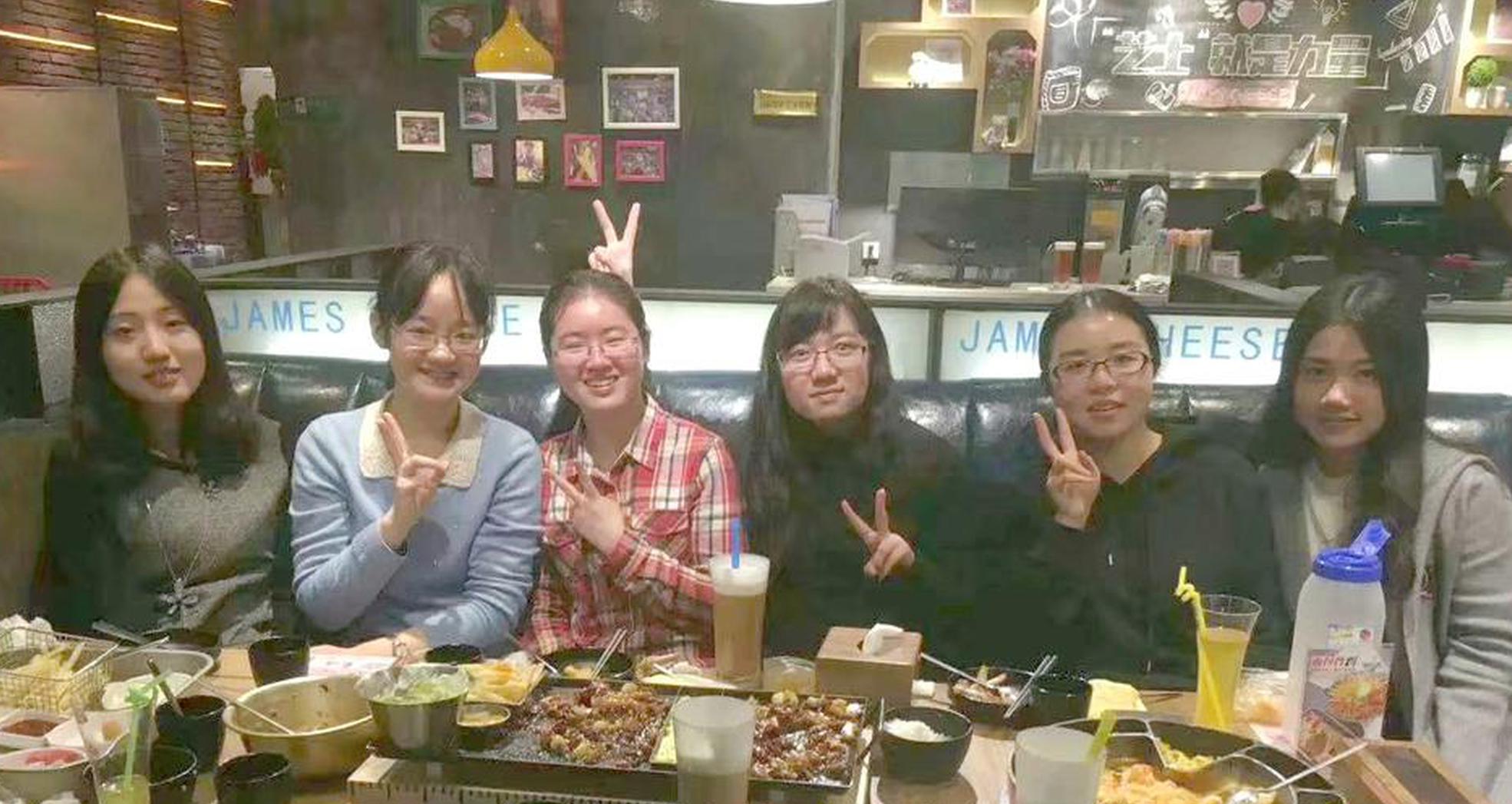 云服务器是购买还是租用_云电脑手机连接电视