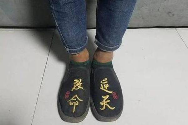 特朗普高调出征迎战希拉里_CN2 cloud hosting