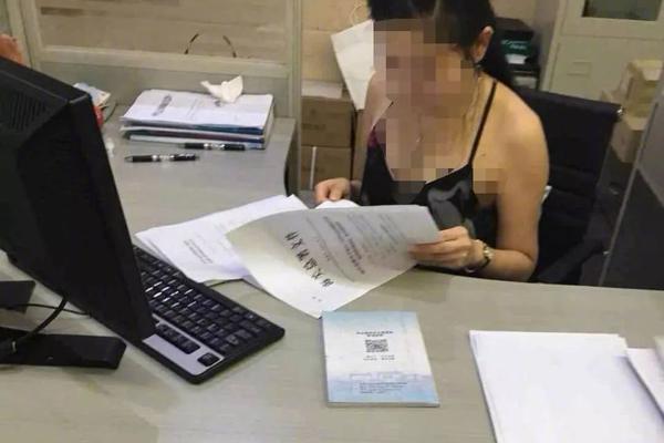 保时捷女司机醉驾 酒精检测时撒娇:你们很过分哎_云服务器备案