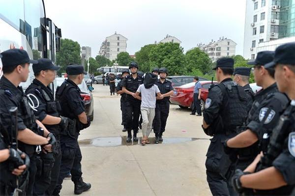 卢在会谈中展示与湖人感情 他曾在总决赛防守艾弗森_美国CN2服务器哪家好