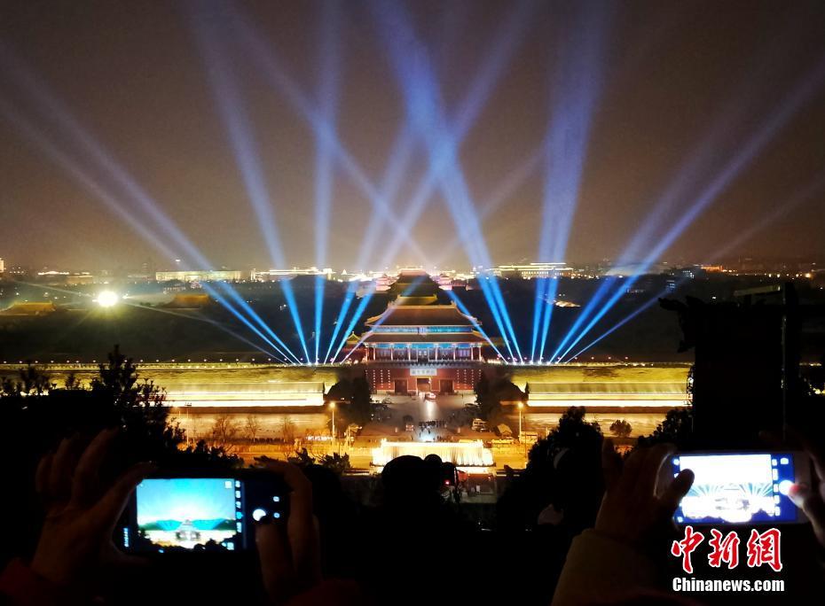 宠物摄影师为流浪狗拍写真_大模型训练