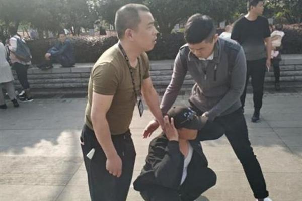 吃剩的香蕉皮一个都别扔,放在家里一年省下不少钱!太厉害了!_云电脑卡顿解决