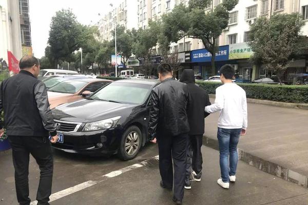 比尔-盖茨妻子自曝私生活:曾避孕 住豪宅内心不安_CN2 GT线路