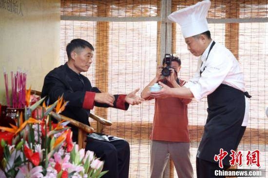 第五套人民币发布 5毛变银色_CN2 CRM服务器
