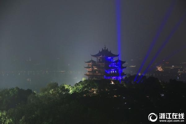一哥:库里未获巨星待遇 他像对手那样防就是犯规_云服务器4核8G