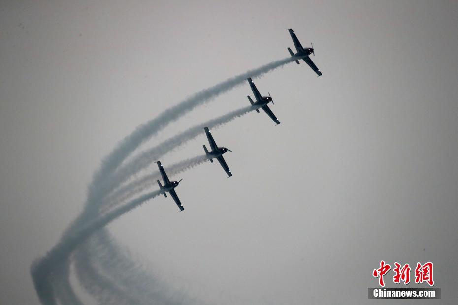 海军节登上俄罗斯护卫舰：女兵颜值不输电影明星_9929网络稳定性