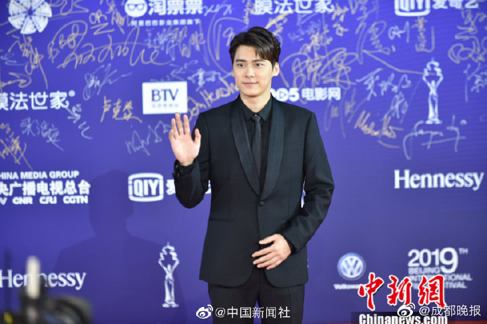 五一学杨幂穿健美短裤超吸睛_稳定挂机宝