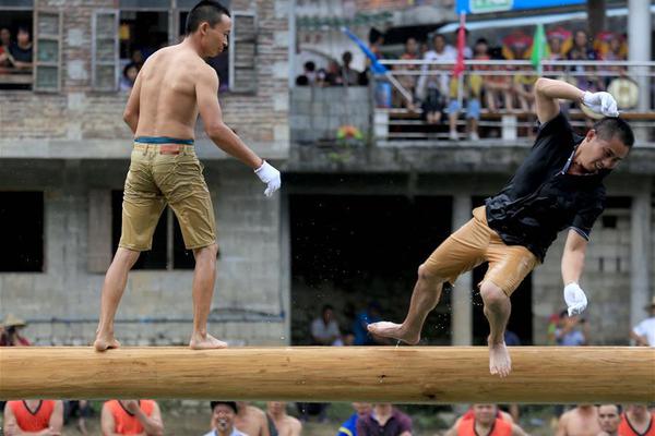 特种兵四年前救下小蜂鸟 每个春天其都飞回来看他_云服务器16G内存