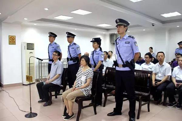 小学副校长课间带头跳鬼步舞_南京云服务器