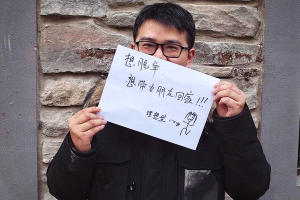 美国小黑喵先天性小脑发育不全 走路摇晃仿佛醉酒_云服务器特价