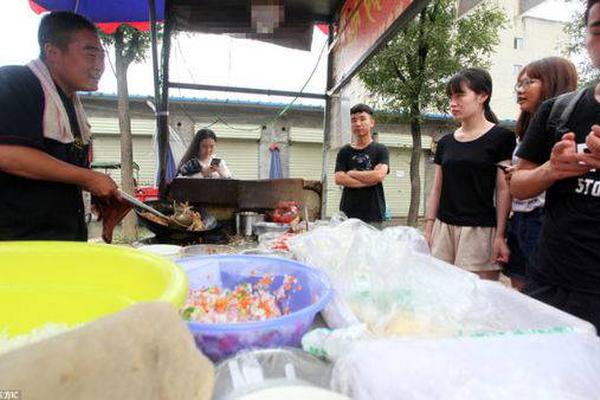 大妈做按摩竟被踩断3根肋骨_9929测试IP