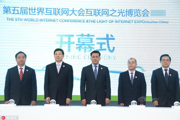 组图:迪丽热巴帽子口罩包裹严实 忙录“极挑”行程超满_CN2业务服务器