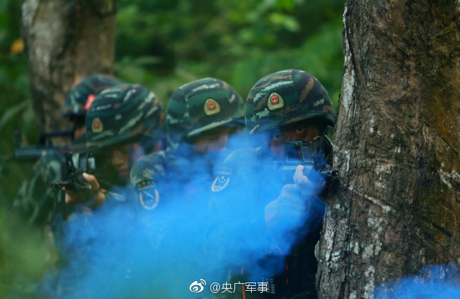 没有一块好屏幕，好意思叫旗舰机？_CN2服务器高防