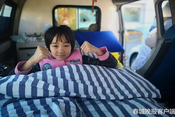 “95后”女教师坚守大山 教3个孩子_CN2两地三中心