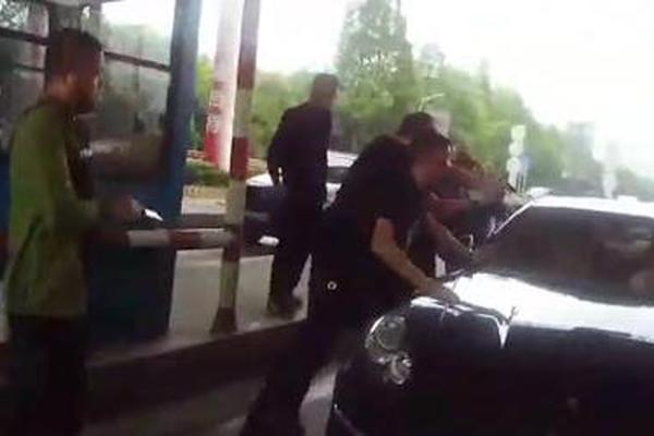 比亚迪S2正式下线，纯电动小型SUV又多了一款新选择