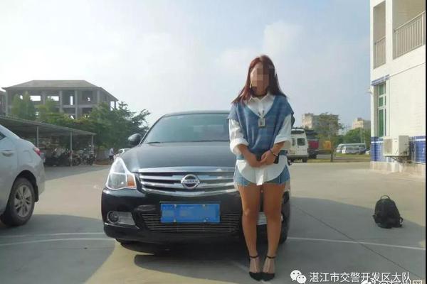 劫匪开皮卡撞破大门 盗取ATM机后扬长而去_9929商家推荐