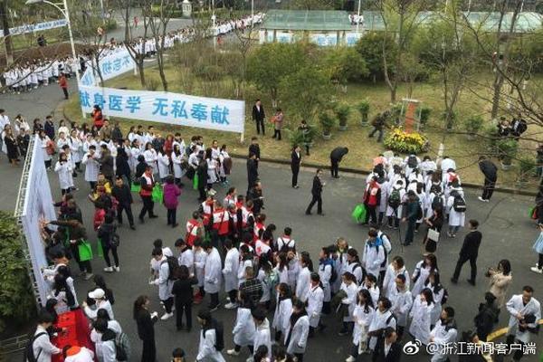 企业域名都在哪购买的_香港CN2服务器推荐