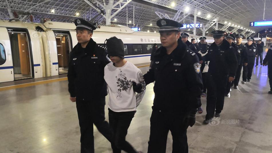周杰伦晒与儿子女儿合影_云服务器32核64G