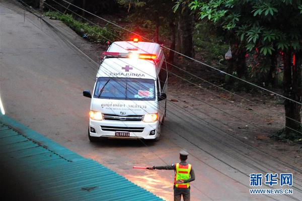 26岁男模走秀时突然跌倒猝死，身体健康的他死因令人生疑_挂机宝解锁Netflix