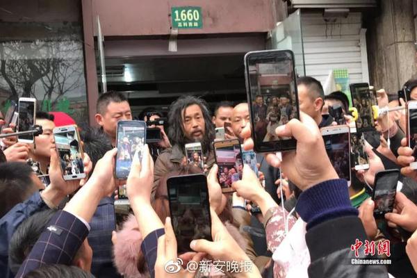 演员曹曦月干练优雅 出席第十届导演协会表彰盛典_9929商家推荐