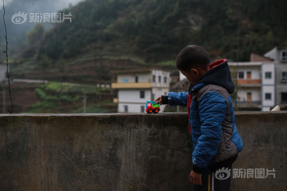 中国拒收后美将大量垃圾运这国 被送一句话_电脑云