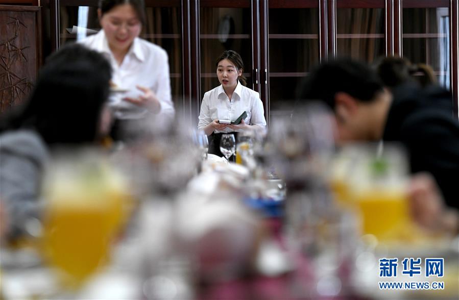 吴奇隆官宣:刘诗诗升级当妈,母子平安!_教育云服务器