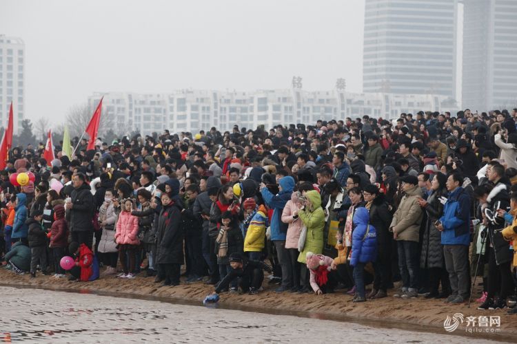 大学校园鲜花盛开 争奇斗艳_建筑设计云电脑