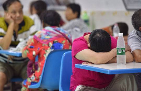 新买奔驰车存在修补痕迹,浙江女车主诉4S店要求退一赔三