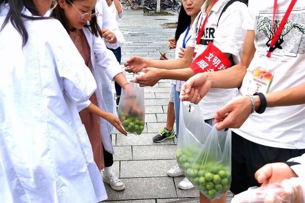 扎克伯格颠覆Facebook:隐私是头等事 扩张是正经事_挂机宝怎么用