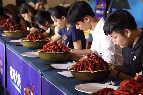 解放军海军舰艇编队靠泊香港受到民众热烈欢迎_云电脑协议