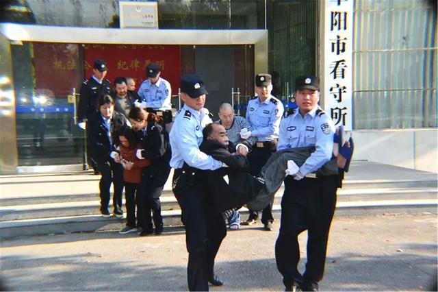 她的私生活 | 明明是饭圈迷妹百科，竟该死的甜美！_云服务器包年包月