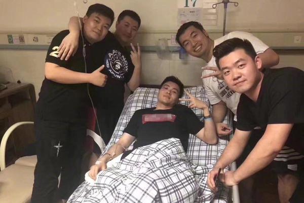 洪欣在张丹峰风波后首现身_云AI工作站