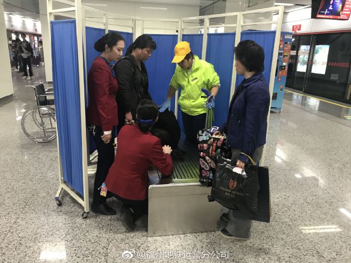 9000元宠物鸡被偷走,找到时已被拔毛准备下锅主人当场崩溃
