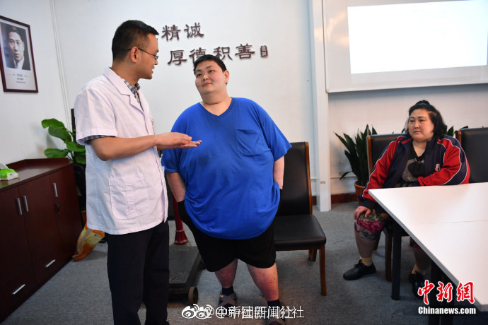 中国130舰炮装万吨大驱俄同款却装小护卫舰 秘密在这