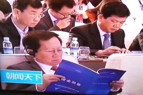 折叠屏手机柔宇柔派终于开卖_云电脑集中管理
