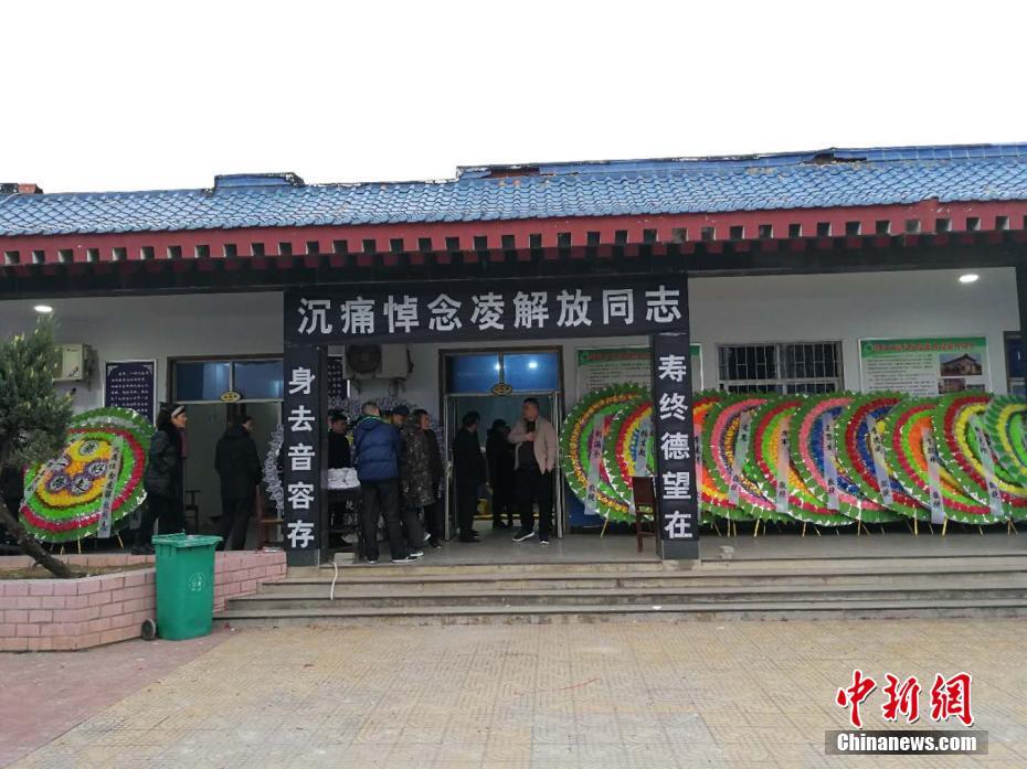 独腿少年拒免考跳完千米 老师给其满分_9929远程开发