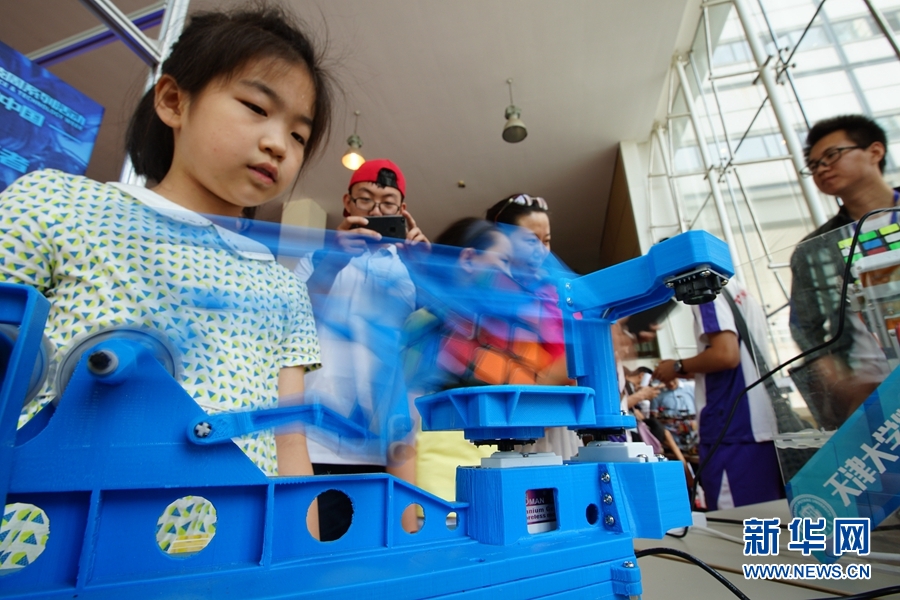 UZI直播用IG冠军卡莎皮肤_云服务器1M带宽