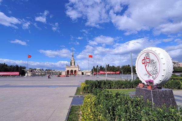 排场壮观!泰国举行国王加冕仪式彩排 现场气氛紧张隆重_云服务器快照