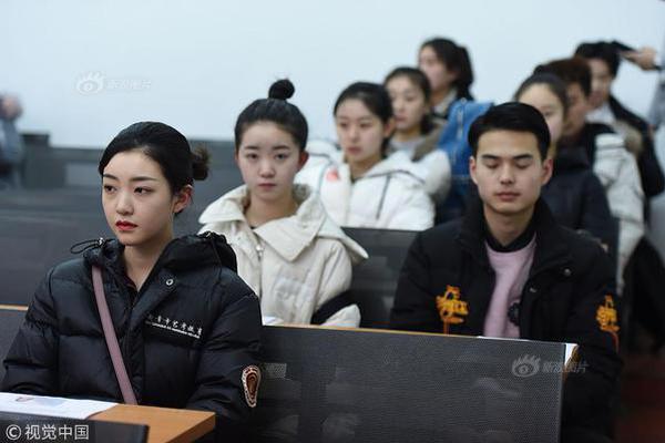 国乒凯旋！刘诗雯亲吻小球迷_华东云服务器