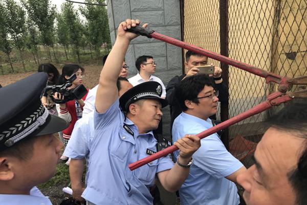 公务员涉内幕交易:获利2.6万反遭罚款15万_负载均衡