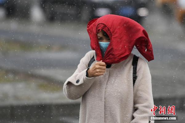 库里手指脱臼!用伤手大血帽!_外贸网站服务器