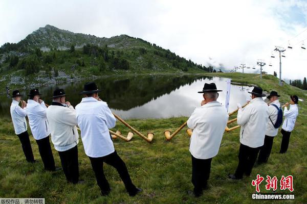 在域名店铺中怎么买域名_BGP CN2服务器