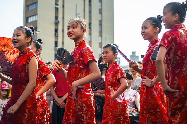 今夏的主角是复古POLO衫_CN2服务器口碑