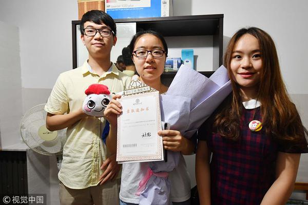 我们的朋友圈里,有多少人在假装读书?_私有云服务器