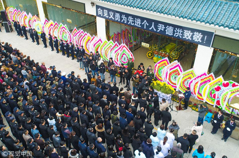 《娱乐早点爆》第205期 明星高糊童年照修复后_美国CN2服务器推荐