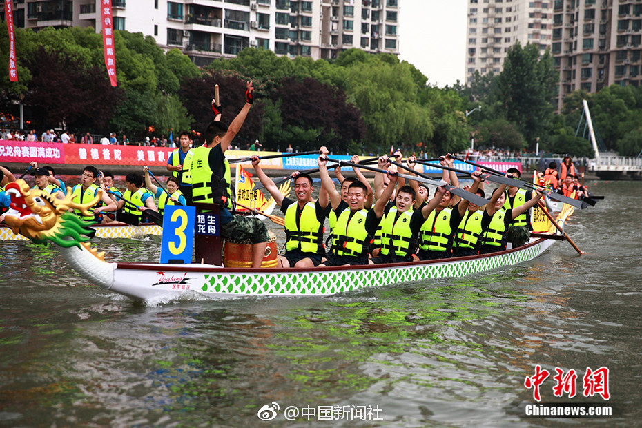 习近平出席第二届“一带一路”国际合作高峰论坛纪实