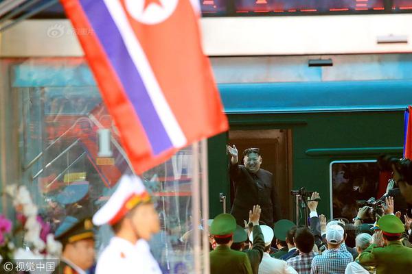她是泰国的“人间尤物”, 身材堪称炸裂式发育, 被称为泰国林志玲_CN2 GIA VS CN2 GT