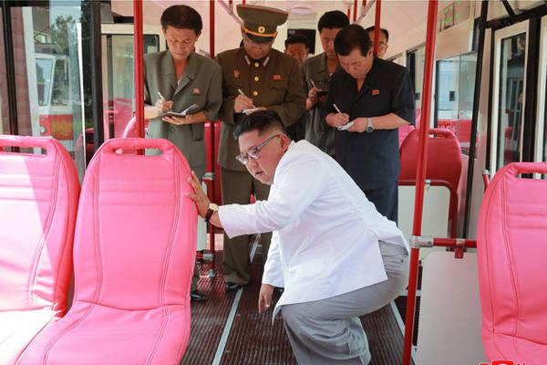 王健林宣布万达重返足球圈 立足青训振兴中国足球_云服务器5M带宽