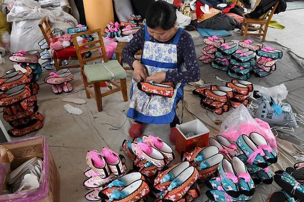 习近平在第二届“一带一路”国际合作高峰论坛欢迎宴会上致辞_网站服务器