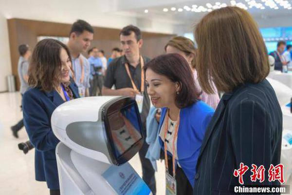 四川宜宾长江暴雨后现“金岷分明”奇观_东北云服务器